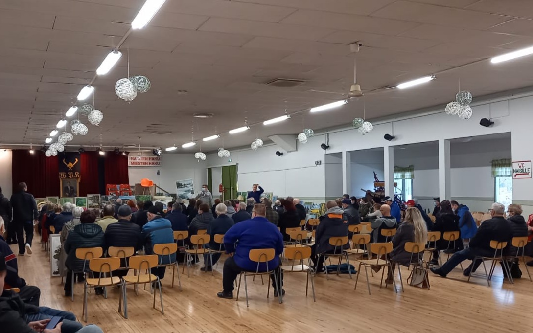 Huutokauppa käynnissä